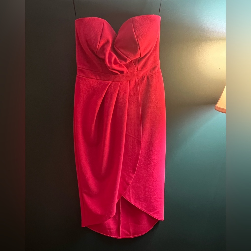 Tulip strapless dress in hot pink